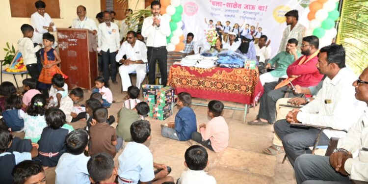 पोखरापूर जिल्हा परिषद शाळेचा अनोखा उपक्रम; सजवलेल्या बगीतून नवीन विद्यार्थ्यांची जल्लोषात शाळेत एंट्री
