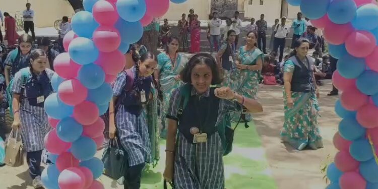 ढोल-ताशांच्या गजरात नव्या शैक्षणिक वर्षाचे स्वागत; उमाबाई श्राविका विद्यालयात प्रवेशोत्सव