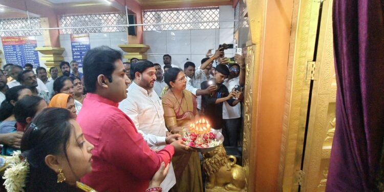 श्री गुरु बमलिंगेश्वर बृहन्मठातील मंदिरास देणार एक कोटीचा निधी – आमदार देवेंद्र कोठे