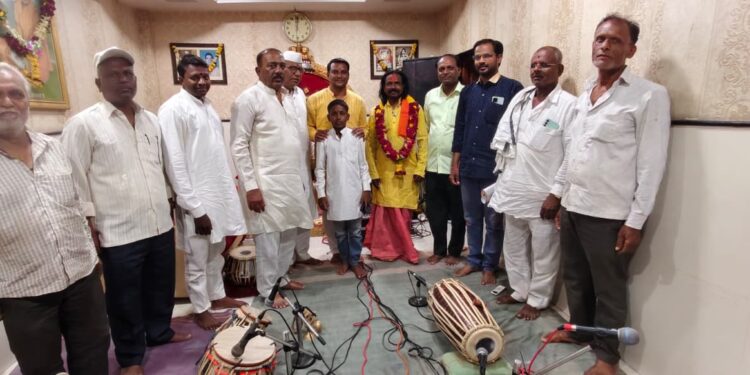 शिवय्या स्वामी महाराजांचा शिवशरणम्मा माऊलींच्या हस्ते सत्कार