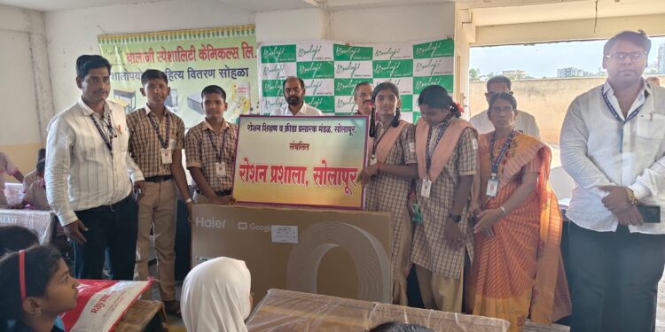 बालाजी अमाईन्स आणि बालाजी स्पेशालिटी केमिकल्स कडून सीएसआर अंतर्गत सोलापूर व धाराशिव जिल्हयातील २८ शाळांना शालेय साहित्य वितरण