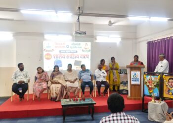 विश्वकर्मा फाऊंडेशनच्या वतीने मोफत शालेय साहित्य वाटप