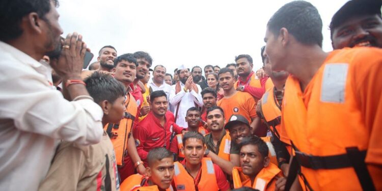 आषाढी वारी 2026: जिल्हाधिकारी एस. कार्तिकेयन यांच्या मार्गदर्शनाखाली चंद्रभागेत 35 जणांचे यशस्वी बचाव