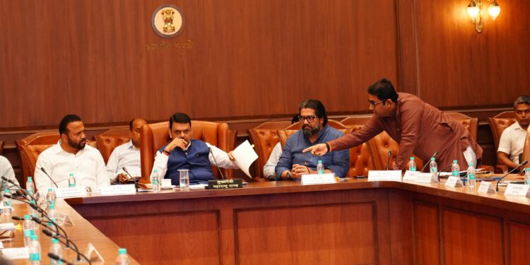 उड्डाणपुलासह पाणीपुरवठा आणि आयटी पार्क, विमानसेवेचा विषय मुख्यमंत्र्यांकडून लागला मार्गी
