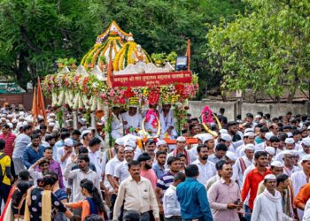 मानाच्या १० पालख्यांसोबतच्या दिंड्यांना प्रति दिंडी २० हजार प्रमाणे २ कोटी ८० लाखांचे अनुदान मंजूर; मुख्यमंत्री वारकरी महामंडळामार्फत वाटप सुरू