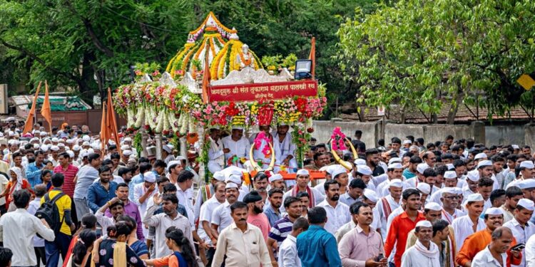 मानाच्या १० पालख्यांसोबतच्या दिंड्यांना प्रति दिंडी २० हजार प्रमाणे २ कोटी ८० लाखांचे अनुदान मंजूर; मुख्यमंत्री वारकरी महामंडळामार्फत वाटप सुरू