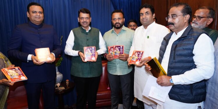मुख्यमंत्री फडणवीस यांच्या ५६ व्या वाढदिवसानिमित्त ५६ हजार वह्यांचे वाटप; उपक्रमाचे सलग तिसरे वर्ष