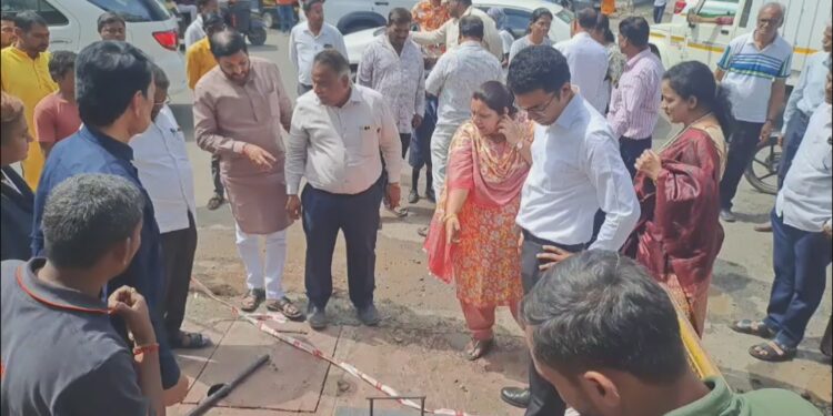 गजानन महाराज पालखी मार्गाची महापौर विनायक कोंड्याल यांच्याकडून प्रत्यक्ष पाहणी
