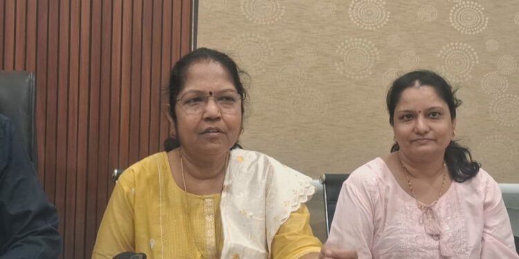 सोलापुरात ‘रंगधारा’ चित्रकला प्रदर्शनाचे आयोजन