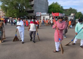महानगरपालिकेची विशेष स्वच्छता मोहीम सुरू; महापौरांच्या हस्ते उद्घाटन