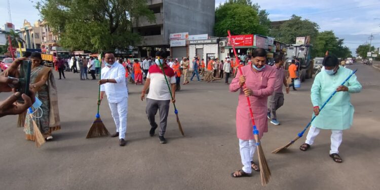 महानगरपालिकेची विशेष स्वच्छता मोहीम सुरू; महापौरांच्या हस्ते उद्घाटन