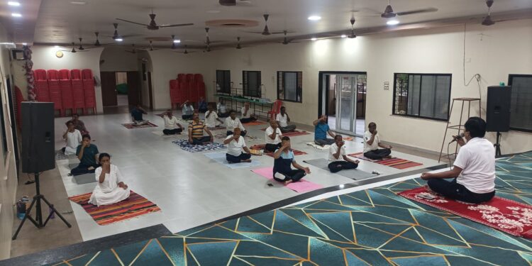 मोफत योग-प्राणायाम शिबिरास उत्स्फूर्त प्रारंभ