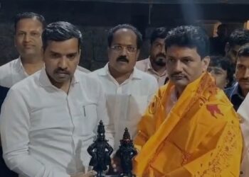 सार्वजनिक आरोग्यमंत्री प्रकाश आबिटकर यांनी घेतले श्री विठ्ठल-रुक्मिणीचे दर्शन