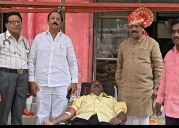 रक्तदान, विद्यार्थ्यांना शैक्षणिक साहित्य, वृक्षारोपण.. नगरसेवक अनंत जाधव यांचा वाढदिवस समाजोपयोगी उपक्रमांनी साजरा