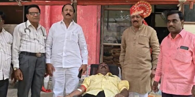 रक्तदान, विद्यार्थ्यांना शैक्षणिक साहित्य, वृक्षारोपण.. नगरसेवक अनंत जाधव यांचा वाढदिवस समाजोपयोगी उपक्रमांनी साजरा