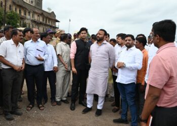 चंद्रभागा वाळवंट स्वच्छतेसाठी विशेष मोहीम, 50 स्वतंत्र कर्मचाऱ्यांची नियुक्ती – पालकमंत्री जयकुमार गोरे