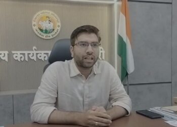सोलापूर जिल्हा परिषद आषाढी वारीत यंदा वारकऱ्यांना 50 हजार रेनकोट देणार – CEO कुशल जैन