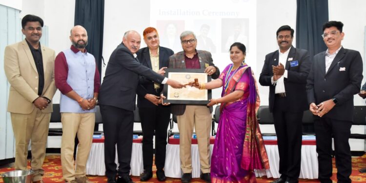 रोटरी क्लब ऑफ सोलापूर नॉर्थ व रोटरी सॅटेलाईट क्लब ऑफ सोलापूर नॉर्थचा संयुक्त पदग्रहण सोहळा दिमाखात संपन्न