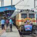 हुतात्मा एक्सप्रेसच्या सेवेला २५ वर्षे; सोलापूर विभागात रौप्यमहोत्सवी जल्लोष