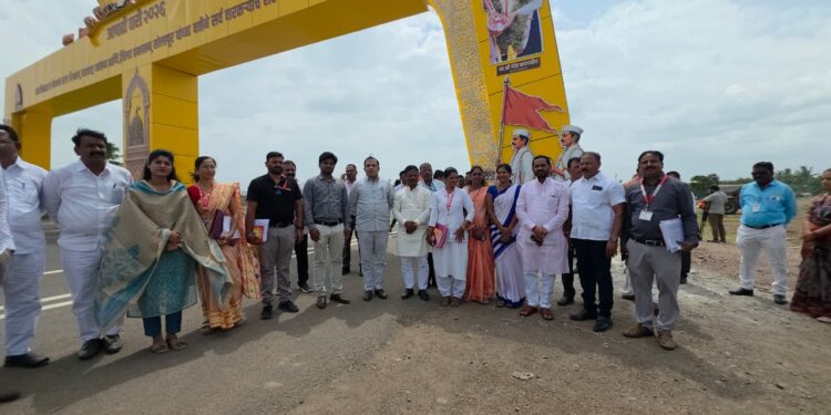 सोलापूर जिल्हा परिषद सज्ज..वरिष्ठ पदाधिकारी व अधिकाऱ्यांचा पालखी मार्गावर पाहणी दौरा