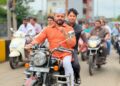 पालकमंत्री गोरे जिल्हाधिकारी कार्तिकी यांच्यासह टीमने बुलेटवरून पंढरपुरात केली पाहणी