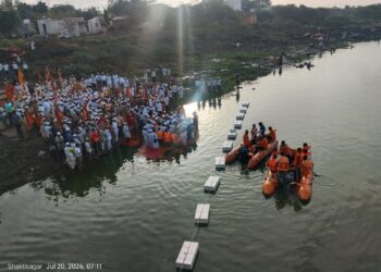 जगद्गुरु श्री तुकाराम महाराज पादुकांचे नीरा स्नान सुरक्षित पार