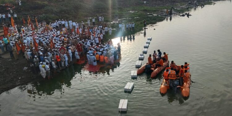 जगद्गुरु श्री तुकाराम महाराज पादुकांचे नीरा स्नान सुरक्षित पार