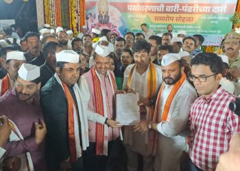 मुख्यमंत्री देवेंद्रजी फडणवीस यांच्या हस्ते उड्डाणंपूल प्रकल्पसाठी खाजगी व राज्य शासनाच्या जागेचे हस्तातरण