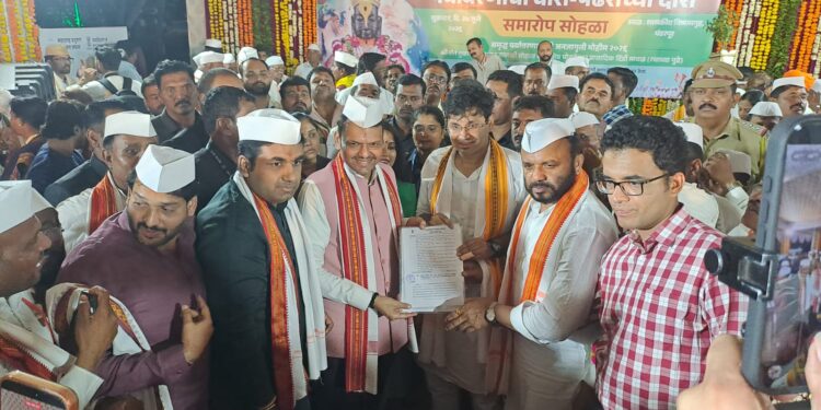 मुख्यमंत्री देवेंद्रजी फडणवीस यांच्या हस्ते उड्डाणंपूल प्रकल्पसाठी खाजगी व राज्य शासनाच्या जागेचे हस्तातरण