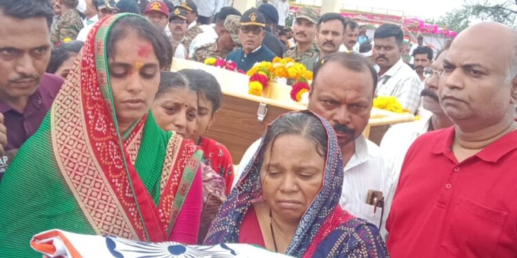 मंगळवेढा तालुक्यातील जवान वैभव आवताडे यांच्यावर शासकीय इतमामात अंत्यसंस्कार