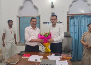 लोकसेवा हक्क अंतर्गत १४८ नागरी सेवा ऑनलाईन उपलब्ध करून देणाऱ्या सोलापूर महानगरपालिकेच्या कार्याचे राज्य आयुक्तांकडून कौतुक