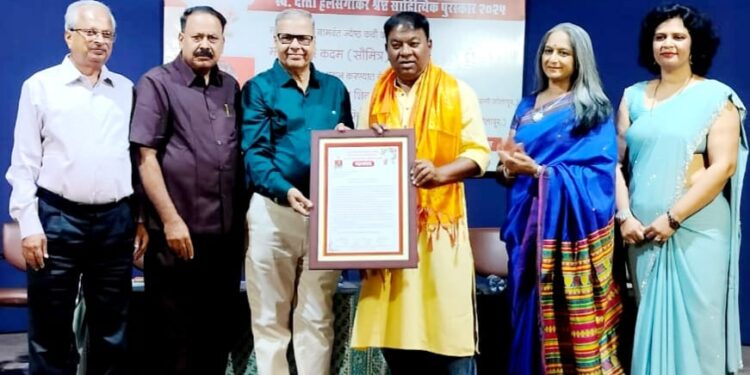 हलसगीकरांच्या कवितांमध्ये माणुसकीचे पसायदान : शिनखेडे