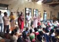 विडी कामगारांना योग्य किमान वेतन मिळावे, उद्योगही बंद पडू नये; तातडीने संयुक्त बैठक घेऊन समन्वयाने तोडगा काढा — खा. प्रणिती शिंदे