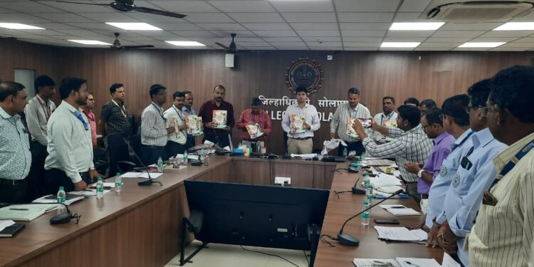 जिल्ह्यातील सर्व बँकांनी खरीप हंगाम पीक कर्ज वाटपाचे 100% उद्दिष्ट पूर्ण केले पाहिजे