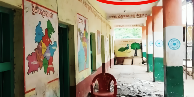 अक्कलकोट येथे शाळेचा स्लॅब कोसळून 13 विद्यार्थी जखमी..!