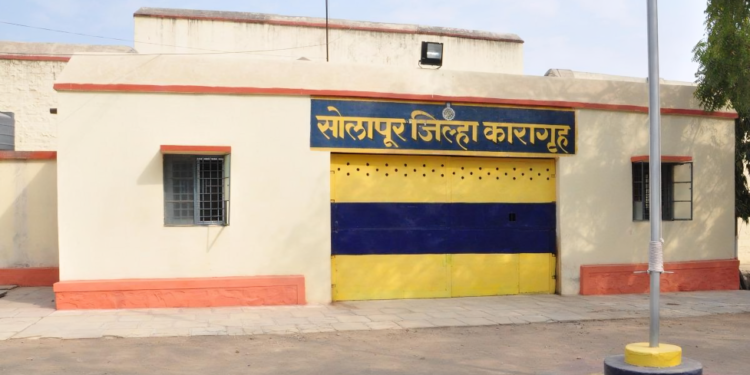 सोलापूर जिल्हा कारागृहात कायदेविषयक जनजागृती व आरोग्य शिबीर उत्साहात संपन्न