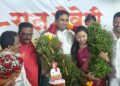 धान्य, पुस्तके अन वह्या देऊन सोलापूरकरांनी साजरा केला आमदार देवेंद्र कोठे यांचा वाढदिवस