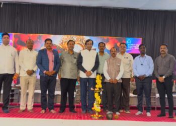 सोलापूरकरांसाठी खरेदीची पर्वणी; शॉपिंग फेस्टिव्हल एक्स्पोचा दिमाखात शुभारंभ