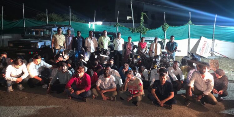 सुखसागर ऑर्केस्ट्रा बारवर पोलिसांचा छापा; २६ जणांवर कारवाई