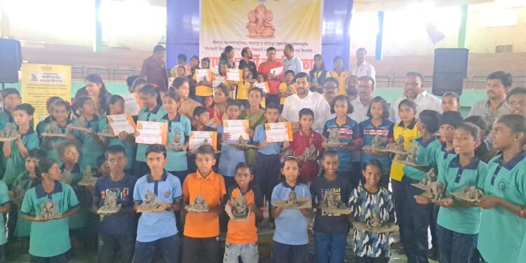 विद्यार्थ्यांच्या हातून साकारले पर्यावरणपूरक गणराय