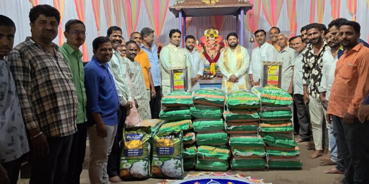 महापौर विनायक कोंड्याल यांच्या वाढदिवसानिमित्त ज्येष्ठ नागरिकांसाठी अन्नदान