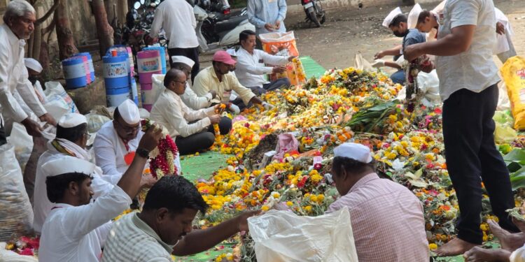सोलापुरात २३ हजार २५७ किलो निर्माल्याचे संकलन; धर्माधिकारी प्रतिष्ठानच्या अभियानाला उत्स्फूर्त प्रतिसाद