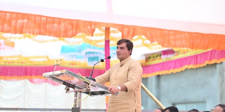 सोलापुरात दराच्या स्पर्धेत भीमा अग्रेसर गळीत हंगाम 25-26 मधील ऊसाला 3011 रुपये देणार – खा. महाडिक