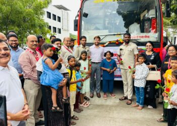 हृदय शस्त्रक्रियेसाठी १९ बालक मुंबईकडे रवाना;मुख्य कार्यकारी अधिकारी कुशल जैन यांच्या हस्ते बसला हिरवा झेंडा