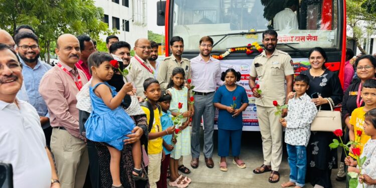 हृदय शस्त्रक्रियेसाठी १९ बालक मुंबईकडे रवाना;मुख्य कार्यकारी अधिकारी कुशल जैन यांच्या हस्ते बसला हिरवा झेंडा