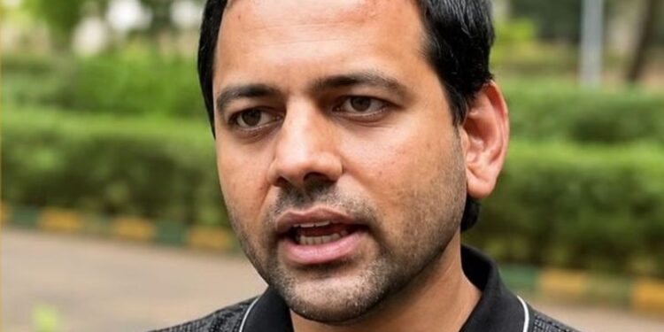 डीजेविरोधी भूमिकेमुळे चर्चेत आलेल्या विद्यानंद बापट यांना पुण्यात मारहाण