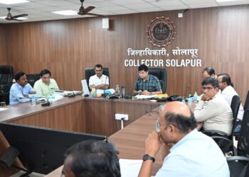 रे नगर येथे लाभार्थी वास्तव्यास येण्यासाठी असलेल्या अडचणी सोडवल्या जाणार – जिल्हाधिकारी एस. कार्तिकेयन