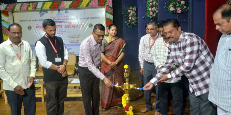 सेवा संकल्प अभियानांतर्गत पात्र लाभार्थ्यांना विविध दाखल्यांचे वितरण