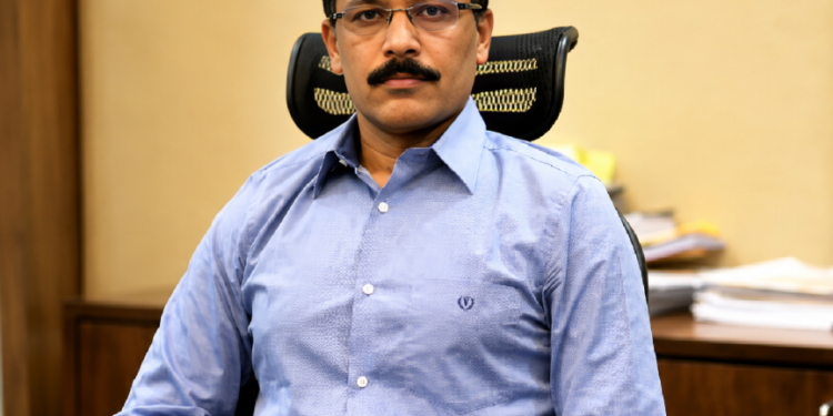 तुकाराम मुंढेंचा FDA मध्ये मोठा दणका! पाच अधिकारी निलंबित, आणखी २१ जणांची विभागीय चौकशी; प्रशासनात खळबळ