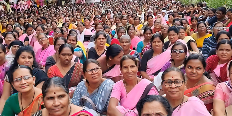 राज्यातील अंगणवाडी सेविका आणि मदतनीस यांची दिवाळी होणार गोड ; सरकारकडून 2000 रुपयांची घोषणा.!